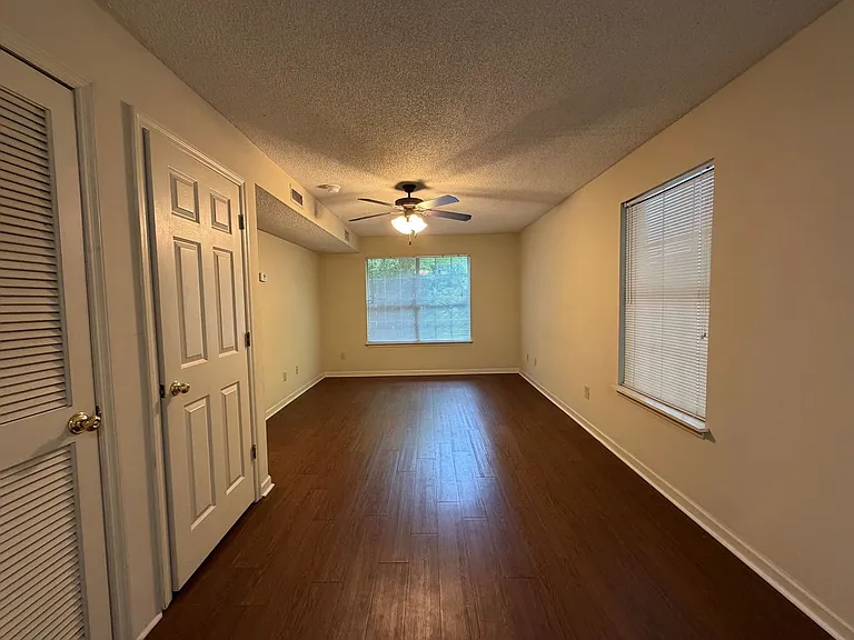 332 W Glenn Ave — Photo 3