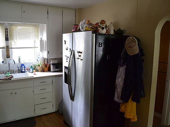 3rd image of 935 Iroquois Ave