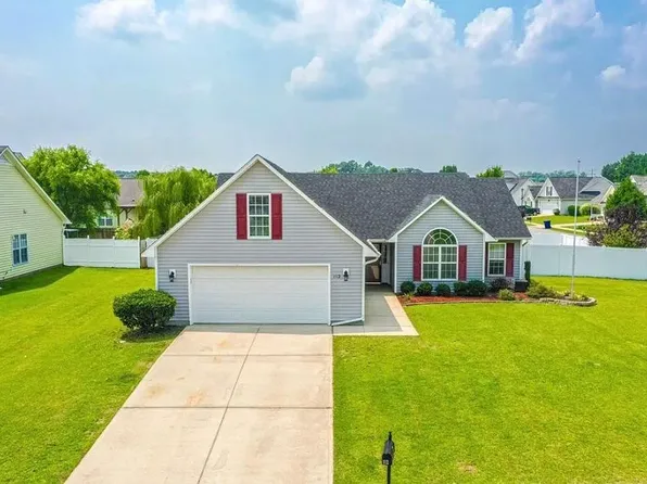 112 Huntington Dr, Raeford, NC 28376