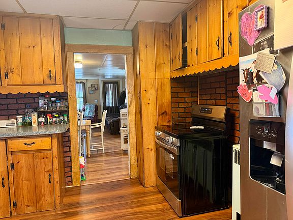 4th image of 415 County Street