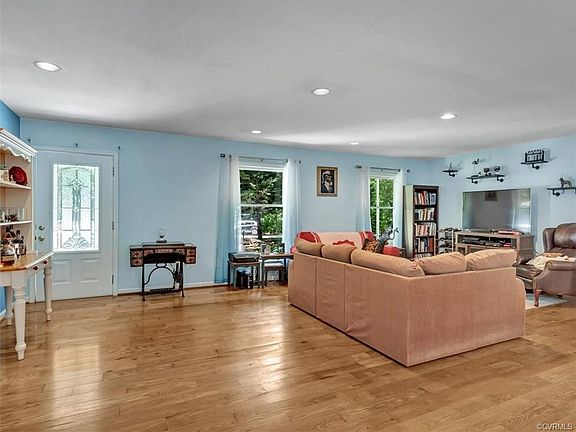 5th image of 3125 Blount Dr