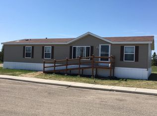 200 Kneeshaw Ct, Pembina, ND 58271