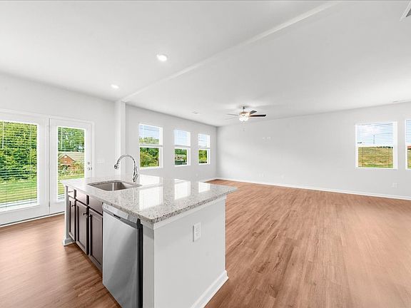 4th image of 101 Shelter Ln E