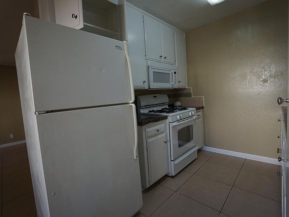4th image of 375 S 49th St APT 4