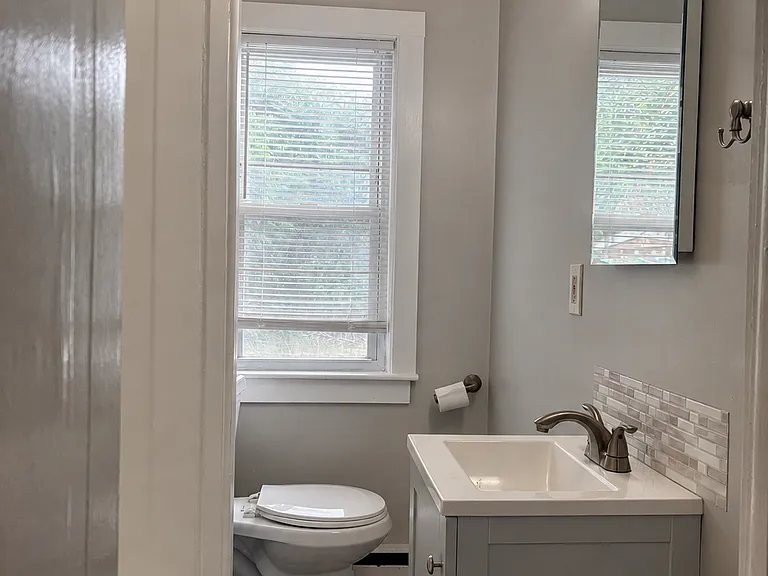 86 West St — Photo 3