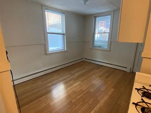 4th image of 60 Otis St