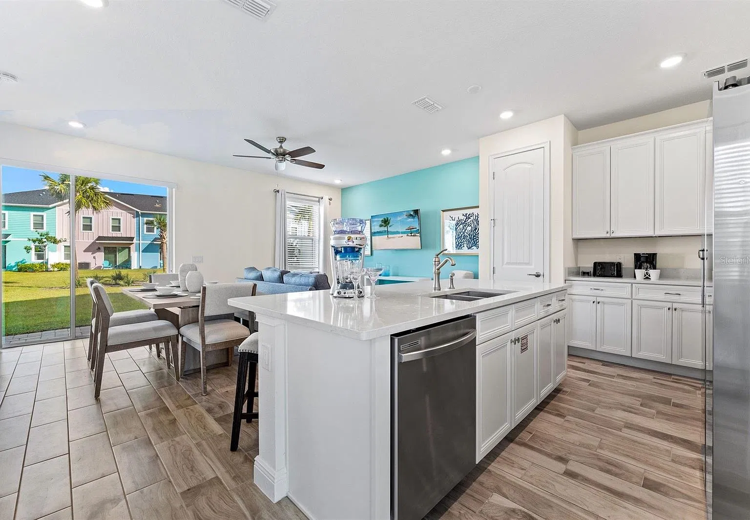 4 bed, 3.0 bath, 1719 sqft, $3,400 — Photo 4