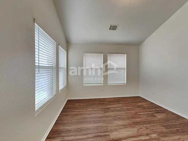 1207 Fox Glen Trl — Photo 6