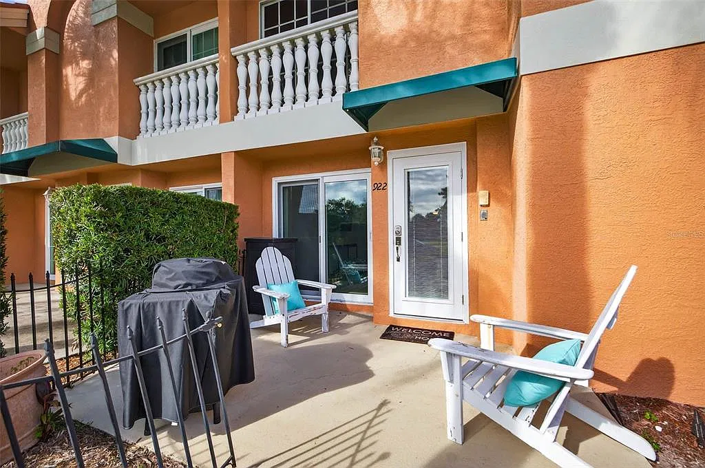 3 bed, 4.0 bath, 2035 sqft, $6,000 — Photo 2