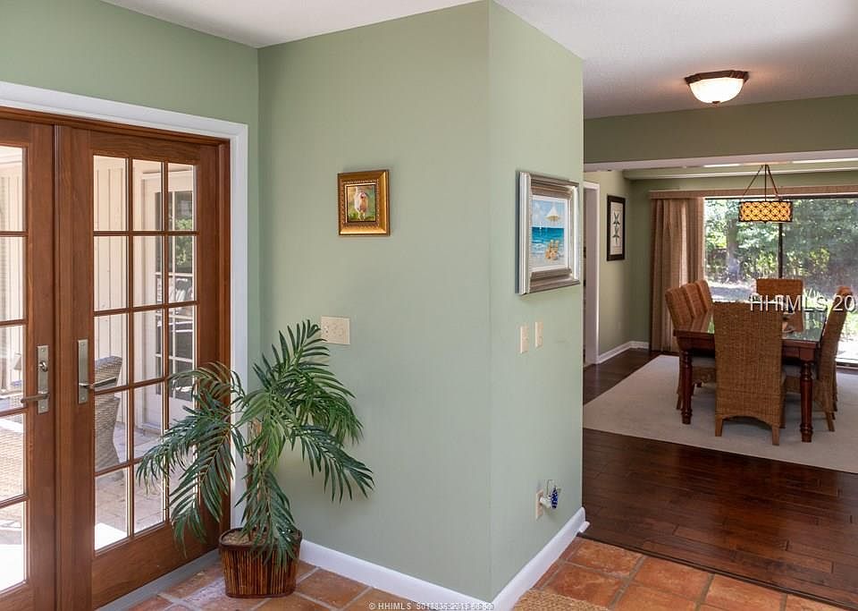 1st image of 20 Wisteria Ln