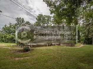 8832 Overlook Dr, Kirtland, OH 44094