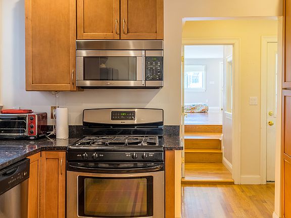 4th image of 34 Elmwood St