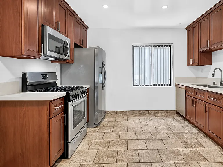 1563 Brockton Ave — Photo 7