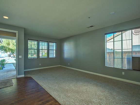 3rd image of 2239 Versailles St