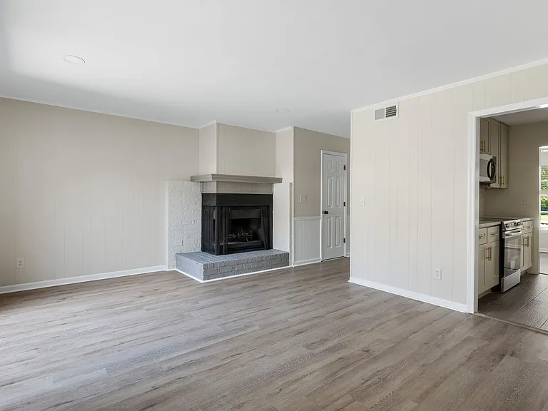 664 Swinton Ct — Photo 12