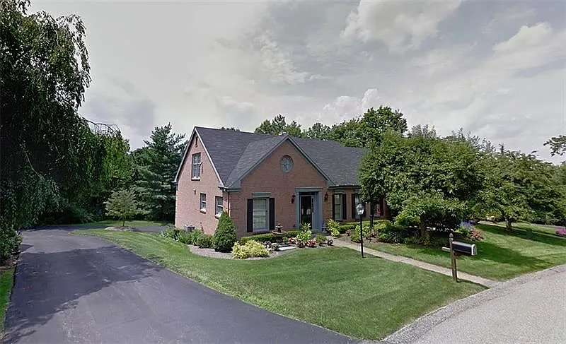 404 Hickory Ct photo 1