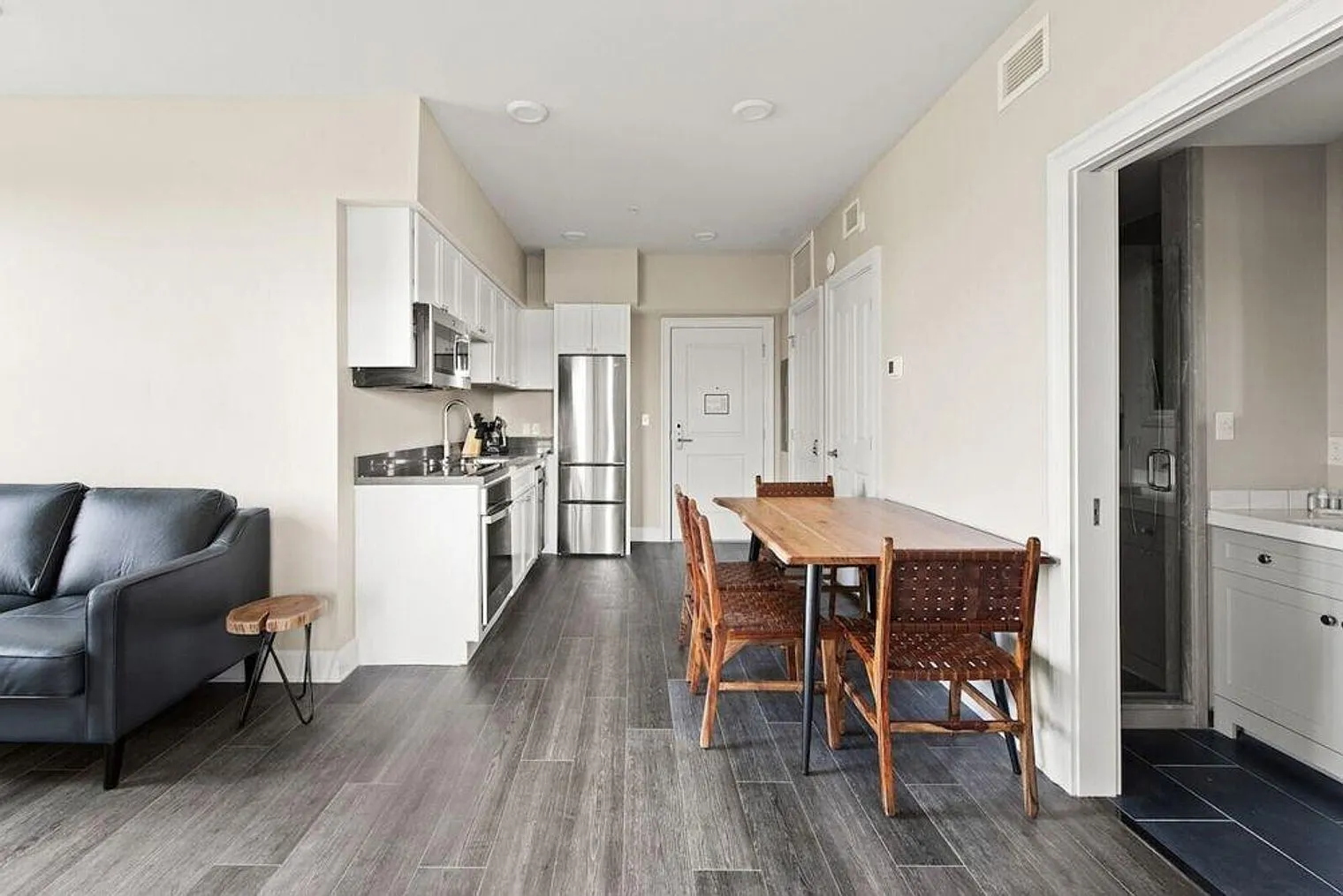 2 bed, 1.0 bath, 516 sqft, $4,684 — Photo 4