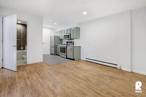 Rented by REZI | media 8