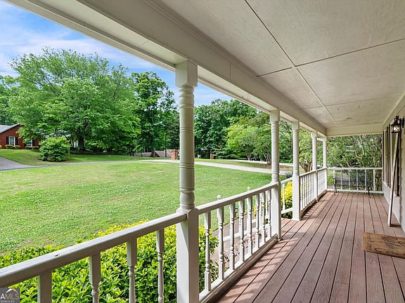 4th image of 165 Hayes Cir
