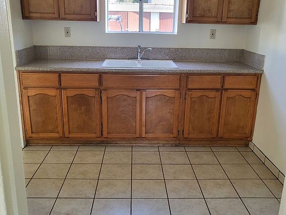 5th image of 5930 Loma Vista Ave #E