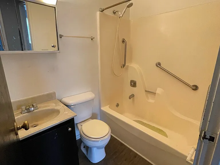 2838 Harrison Avenue — Photo 15