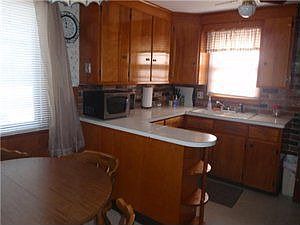 3rd image of 88 Claude Dr