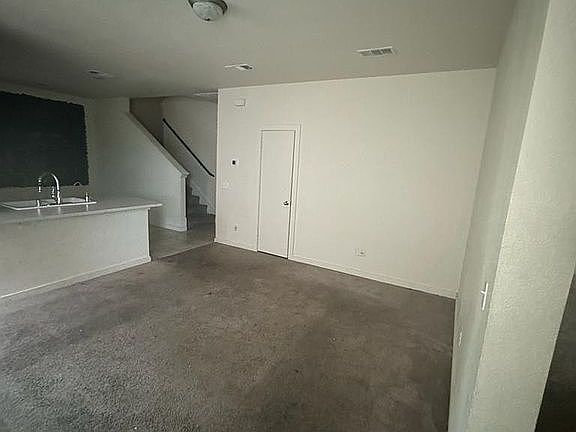 4th image of 831 Jamie Dr