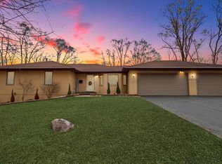 9807 Double Ditch Cir, Roscoe, IL 61073