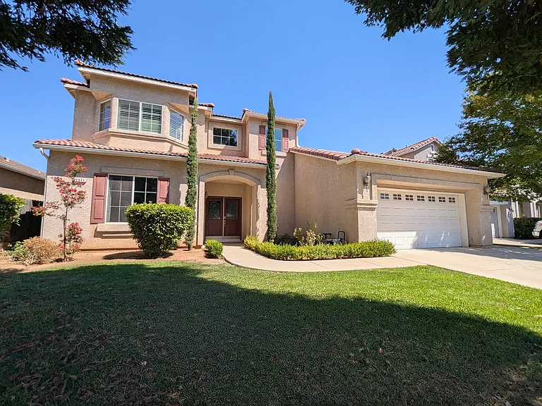 2371 Serena Ave — Photo 2