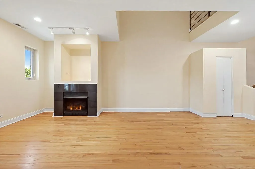 945 N Honore St, Unit 3 — Photo 3