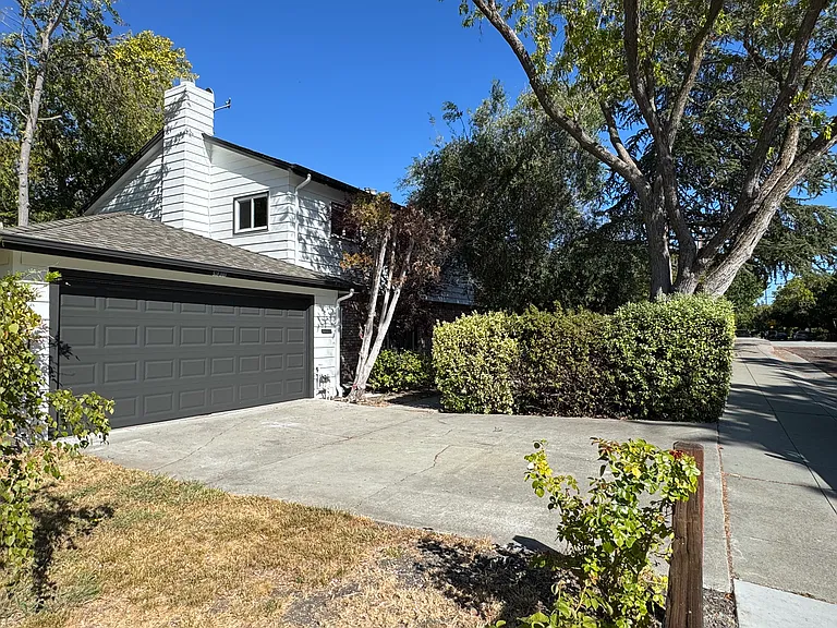 3001 Ross Rd — Photo 1