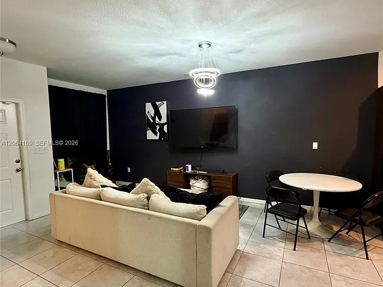 5360 SW 13th Ct — Photo 2