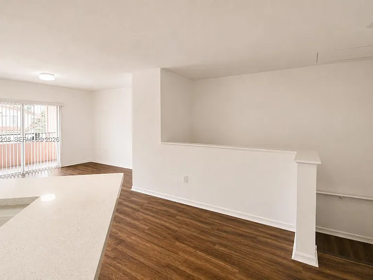 1002 Belmont Ln #1002 — Photo 6