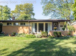 9253 Idaho St, Livonia, MI 48150