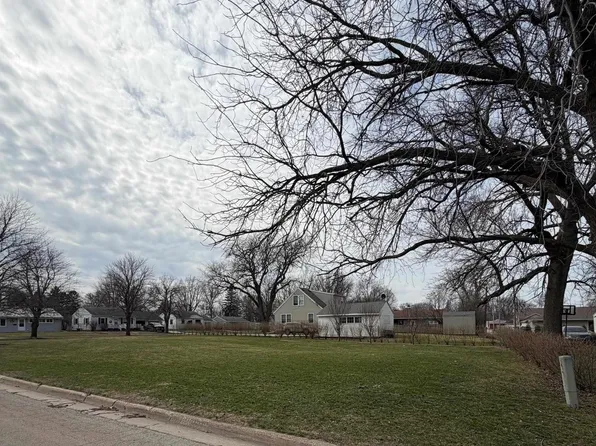 821 1st Ave SE, Clarion, IA 50525