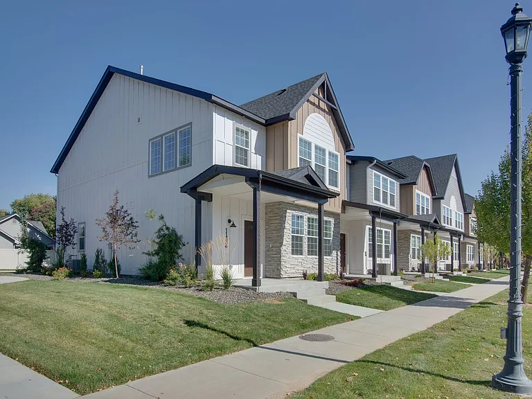 11223 W Knightsbridge Ct — Photo 22