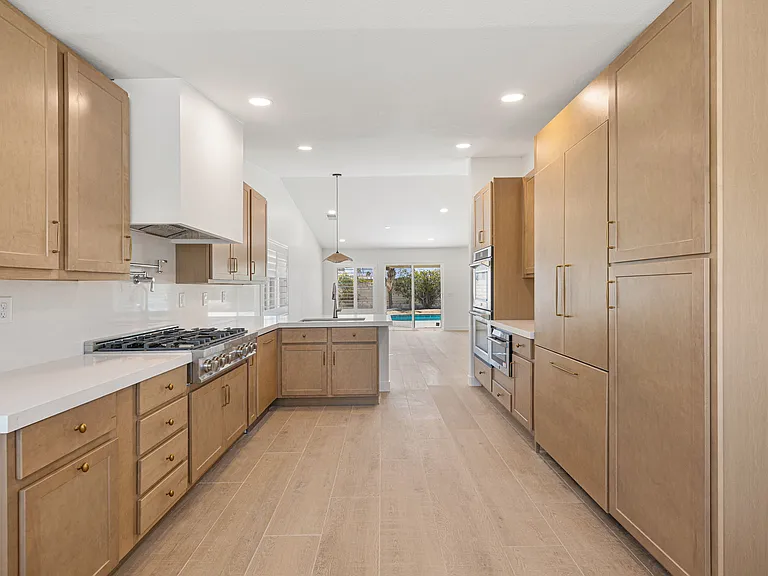 76 Sutton Pl S — Photo 10