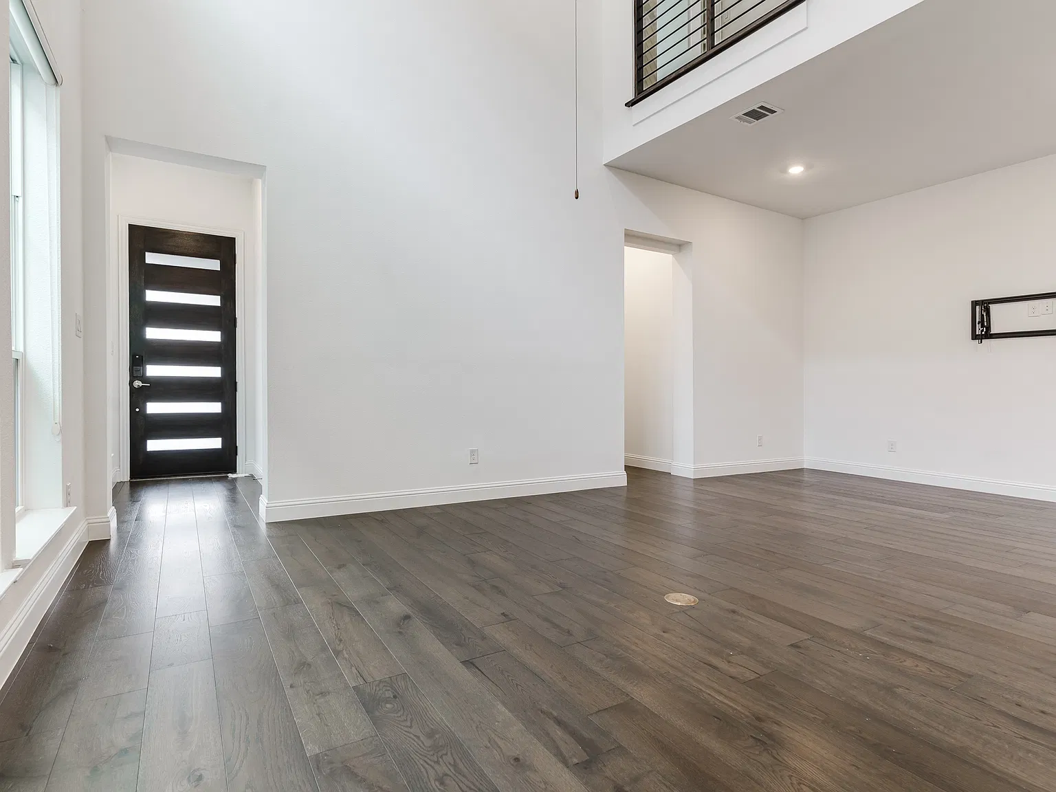4 bed, 3.5 bath, 2470 sqft, $4,700 — Photo 3