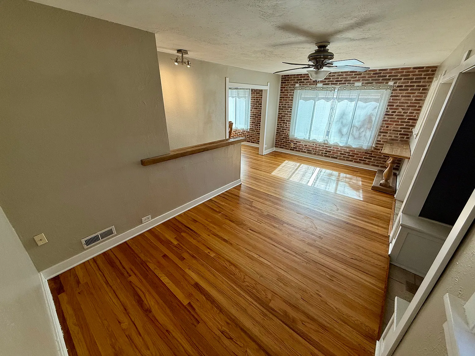 3 bed, 2000 sqft, $3,600 — Photo 2