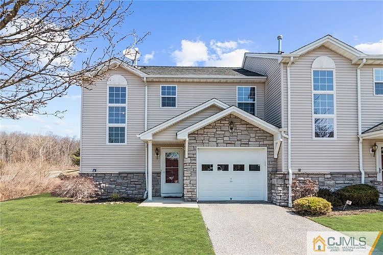 1st image of 10 Mulberry Ln