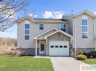 10 Mulberry Ln, Hamburg, NJ 07419