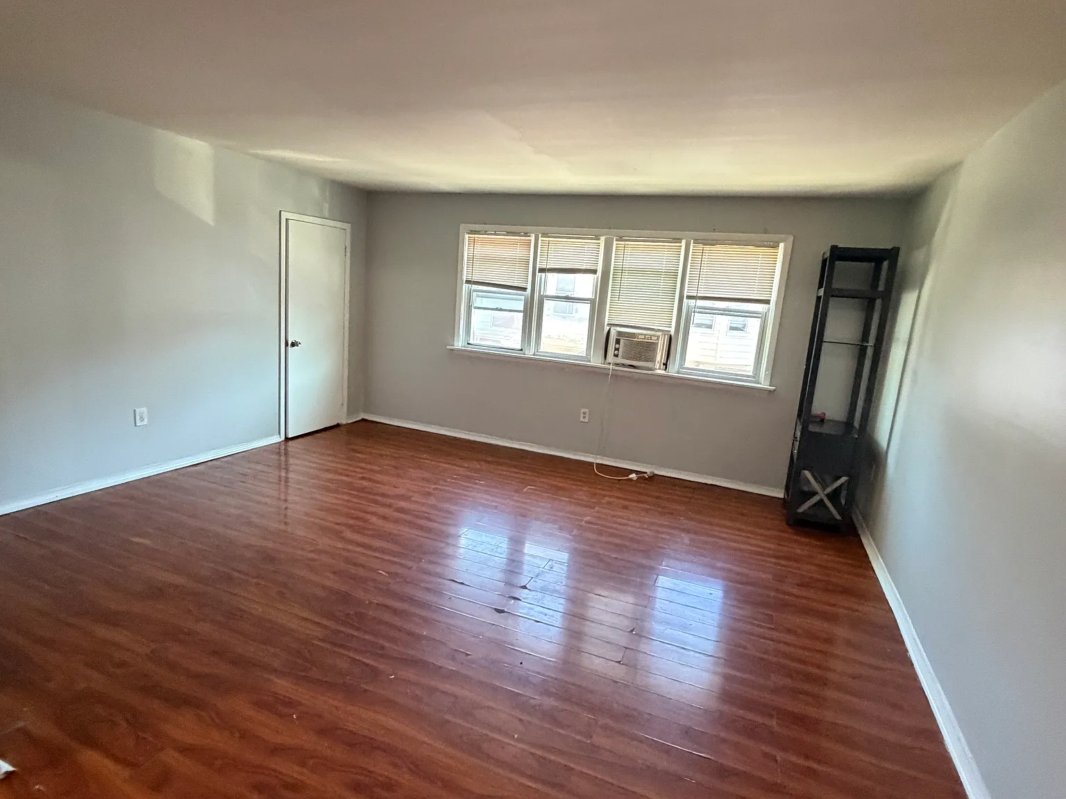 2 bed, $1,400 — Photo 1