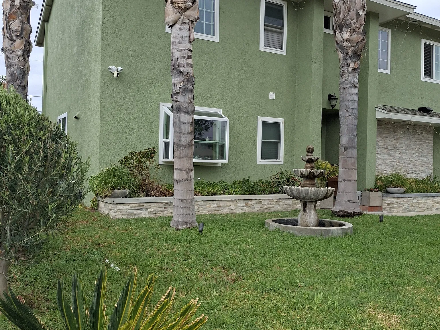 5 bed, 2.5 bath, 1725 sqft, $4,800 — Photo 2