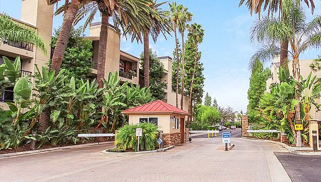 21400 Burbank Blvd #223