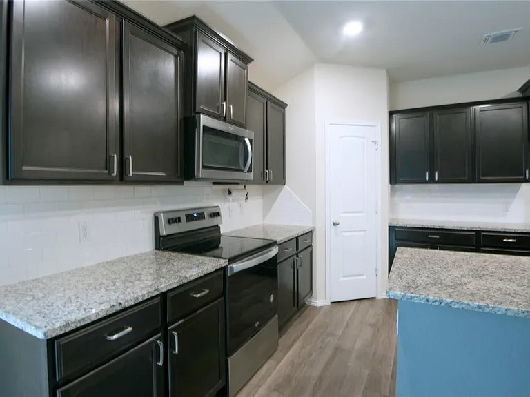 106 Reagor Dr — Photo 5