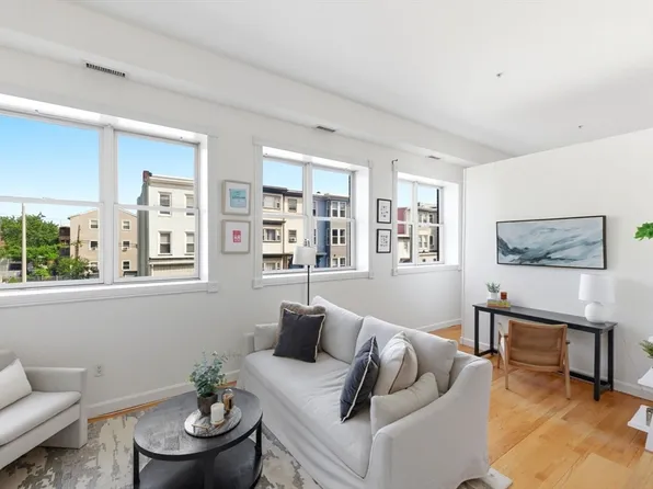 156 Chelsea St APT 201, Boston, MA 02128