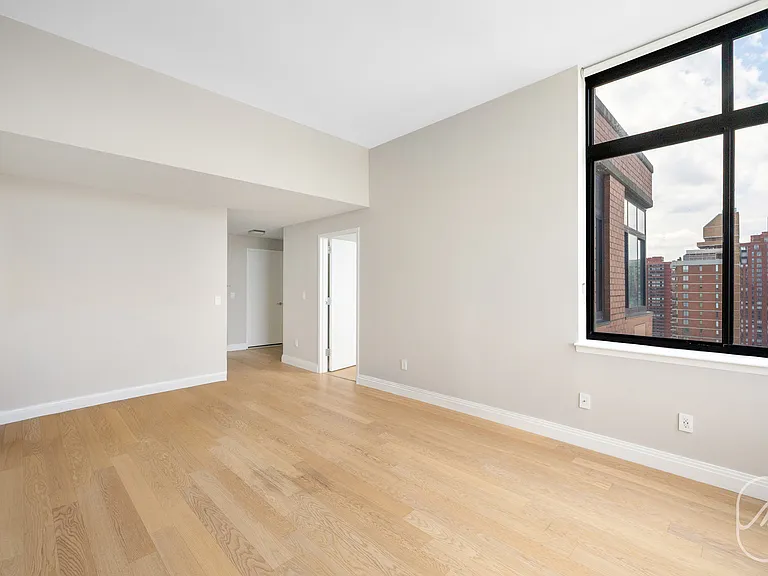 345 E 94th St #PHG — Photo 8