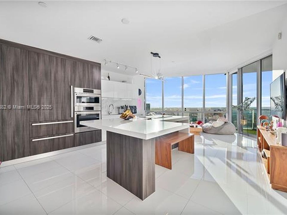 1st image of 851 NE 1st Ave #3910