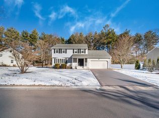 12 Dunvegan Dr, Merrimac, MA 01860