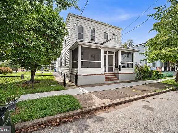 2nd image of 1012 W 4th St